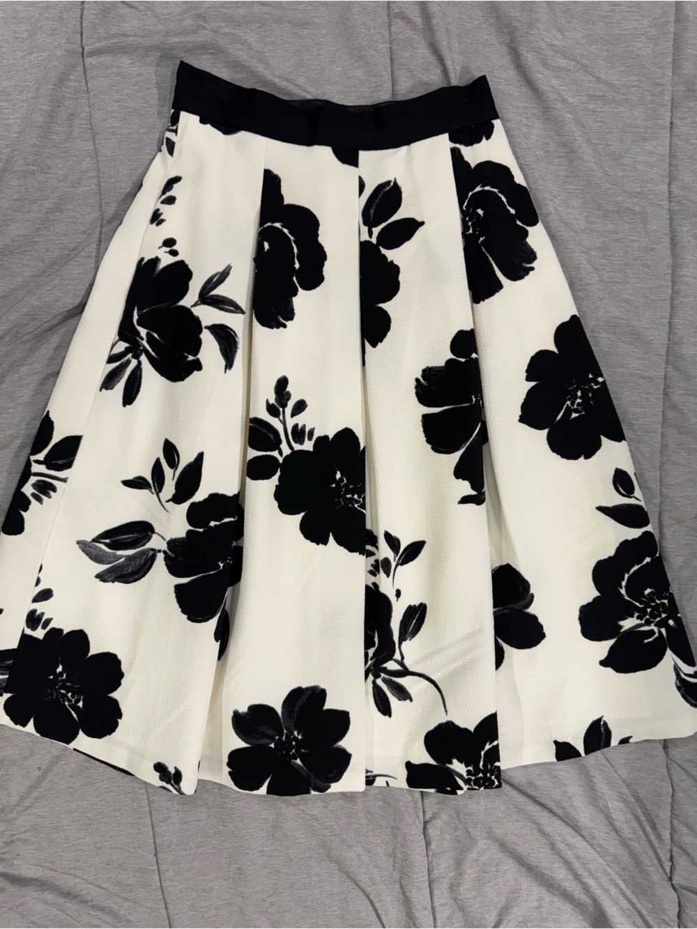 White House Black Market Black & White Floral A-Line Skirt